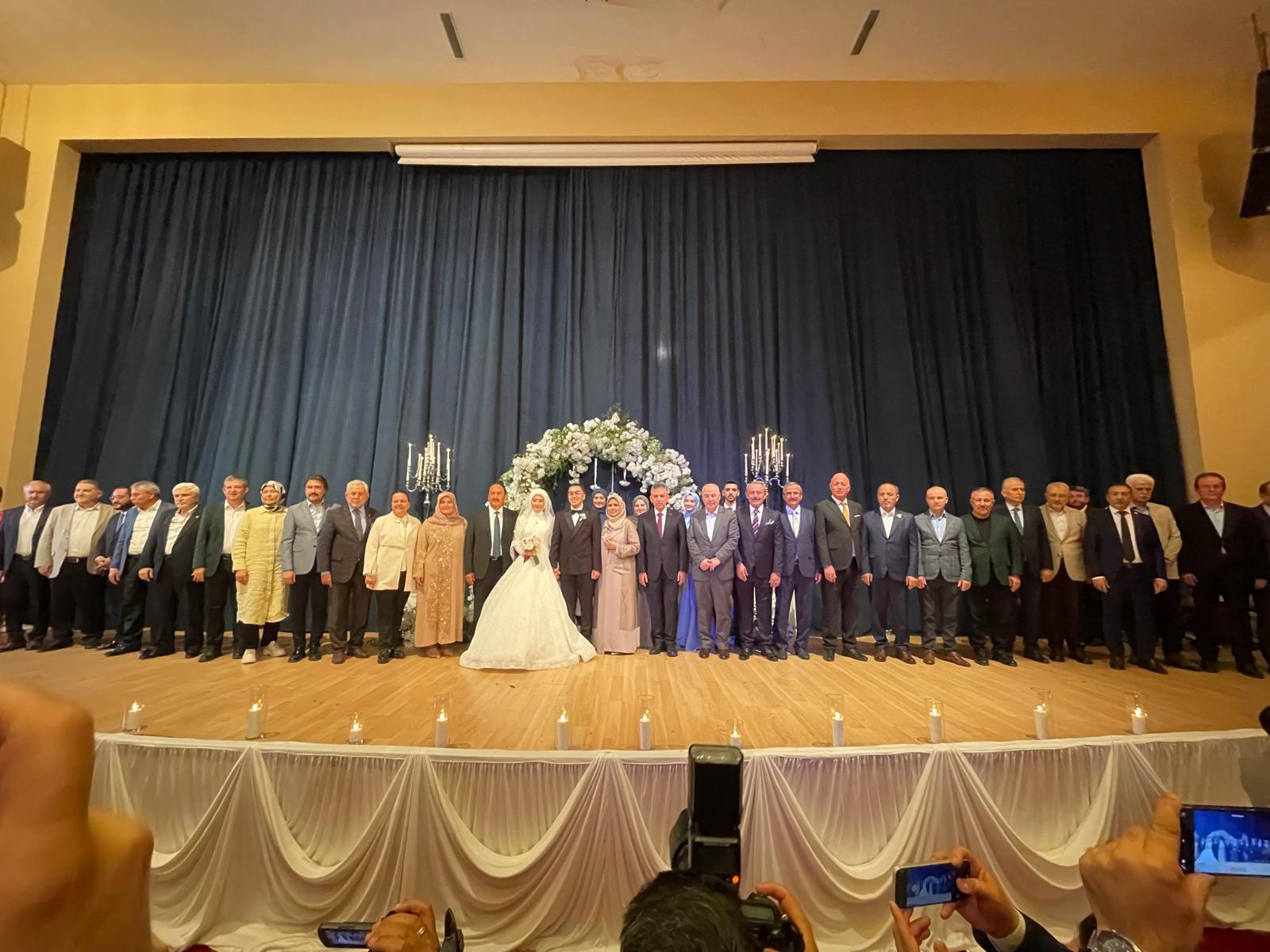 Deni̇zli̇’de Gerçekleşen Görkemli̇ Düğün Protokol, Si̇yaset Ve İş Dünyasini Buluşturdu (6)