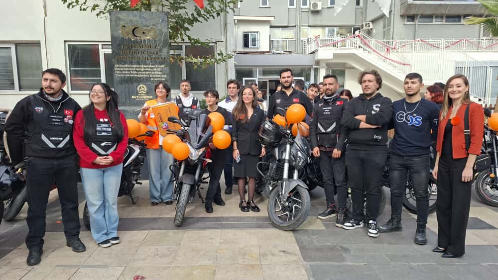 Deni̇zli̇’de Lösemi̇li̇ Çocuklar Haftasi’nda Anlamli Kortej (1)