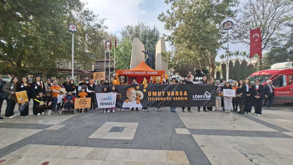 Deni̇zli̇’de Lösemi̇li̇ Çocuklar Haftasi’nda Anlamli Kortej (3)