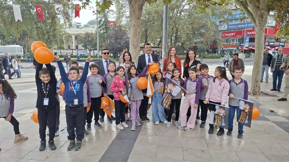 Deni̇zli̇’de Lösemi̇li̇ Çocuklar Haftasi’nda Anlamli Kortej (4)