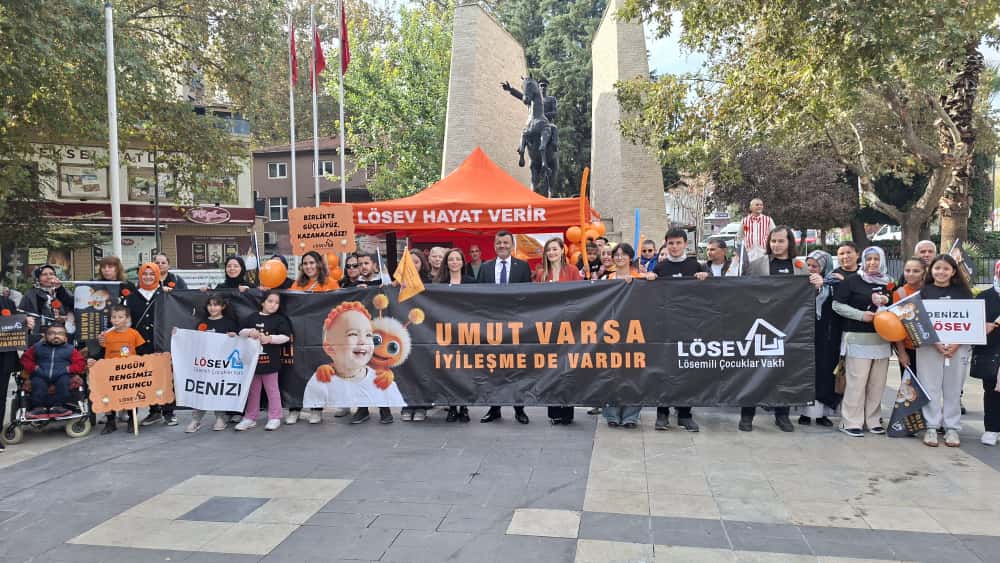 Deni̇zli̇’de Lösemi̇li̇ Çocuklar Haftasi’nda Anlamli Kortej (5)