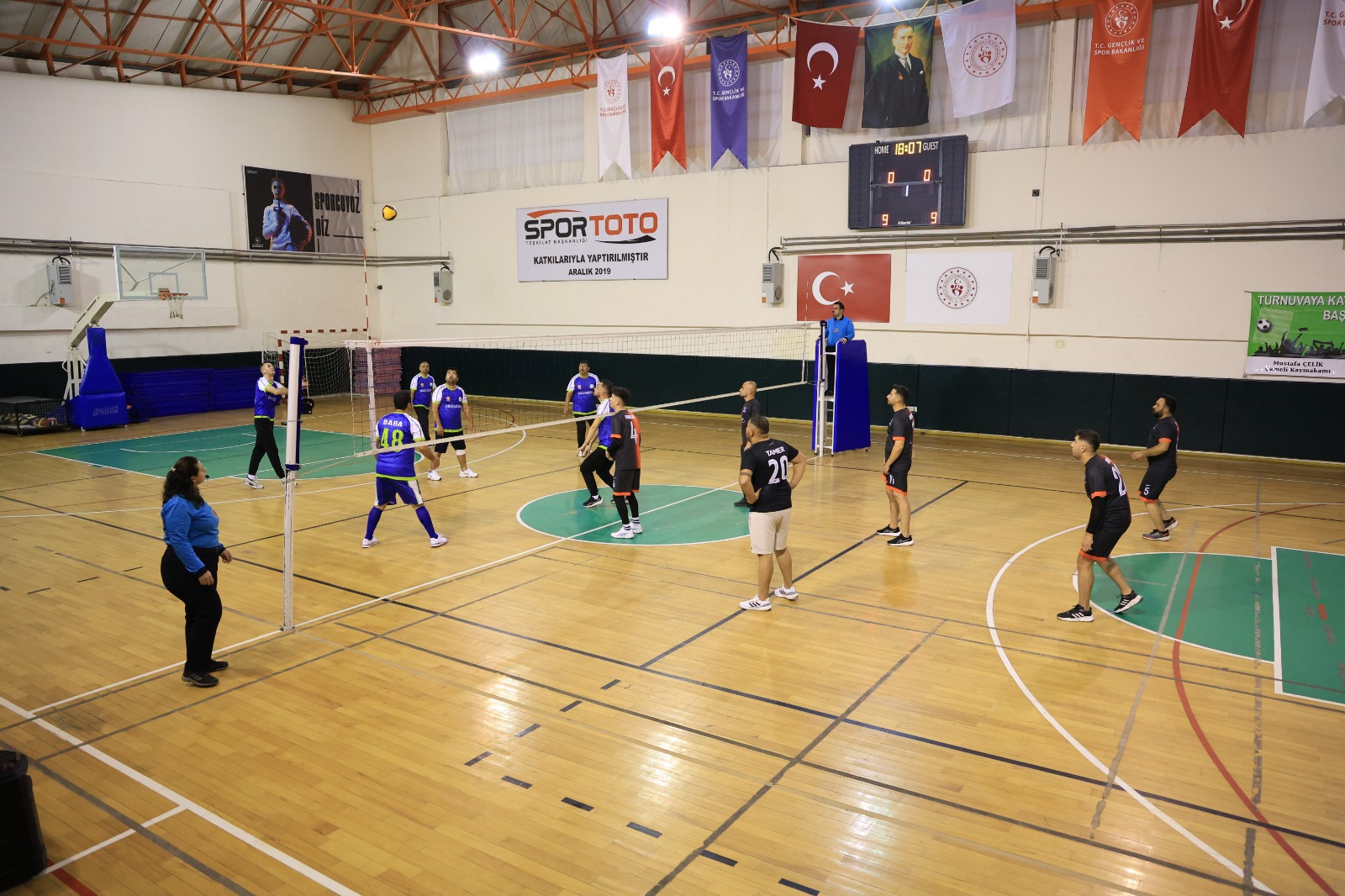Çameli̇’de Kurumlar–Mahalleler Voleybol Turnuvasi Coşkuyla Devam Edi̇yor (2)