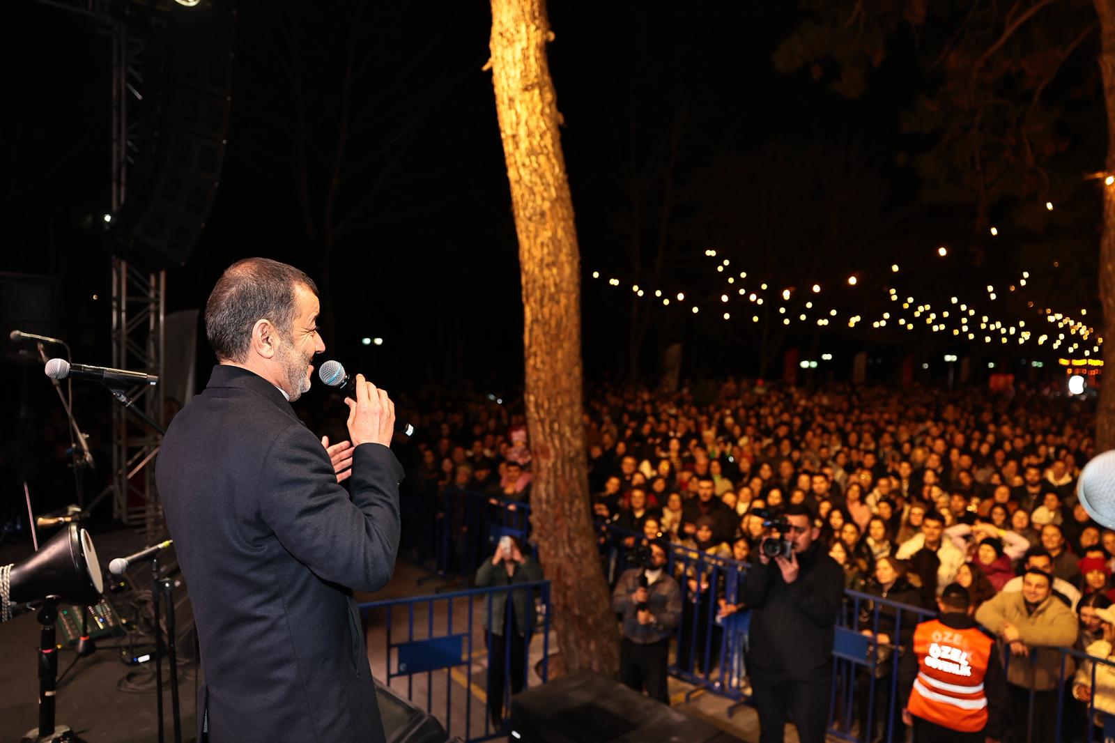 Denizli Büyükşehir’in Yılbaşı Festivali Renkli Görüntülerle Başladı (12)
