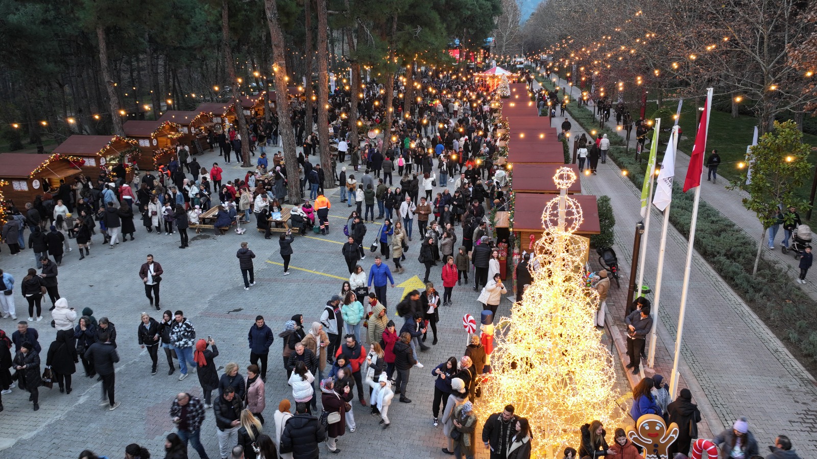 Denizli Büyükşehir’in Yılbaşı Festivali Renkli Görüntülerle Başladı (3)