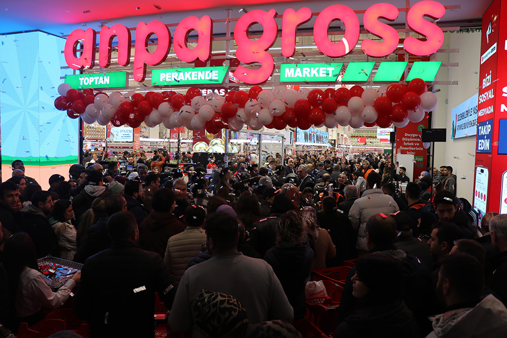 Deni̇zli̇'de Zi̇nci̇r Marketi̇n İndi̇ri̇mli̇ Açilişi Geceden Sabaha Kuyruk Oluşturdu (1)