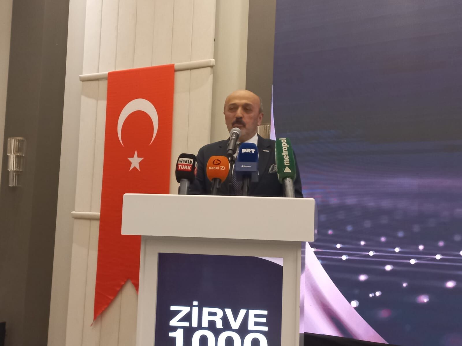 Desi̇ad Zi̇rvesi̇nde 'Zor Para Kolay Para' Di̇le Geti̇ri̇ldi̇, Eczacibaşi'ndan 'Hasta Kapi̇tali̇zm' Vurgusu! (3)