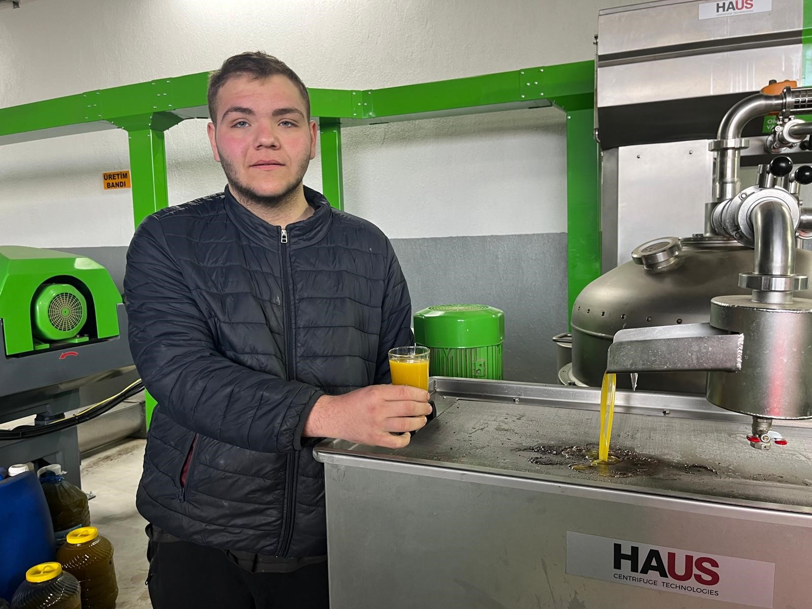 Kara Meyve Altın Sıvıya Dönüşüyor (1)