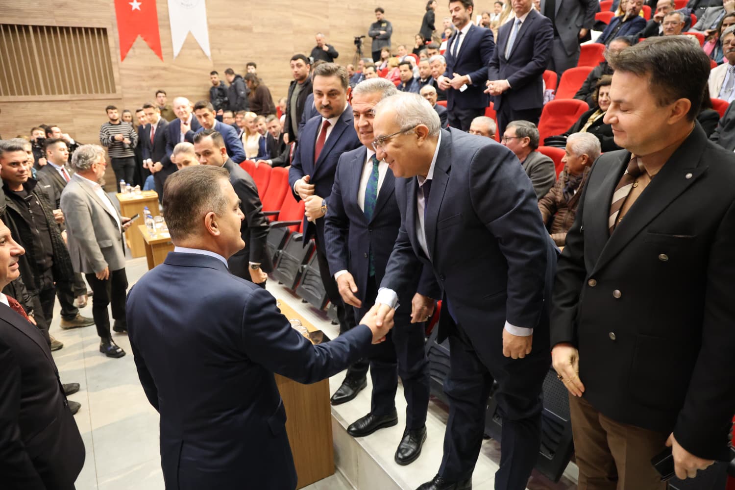 Arslan’a “Yilin En Başarili İlçe Beledi̇ye Başkani” Ödülü (2)