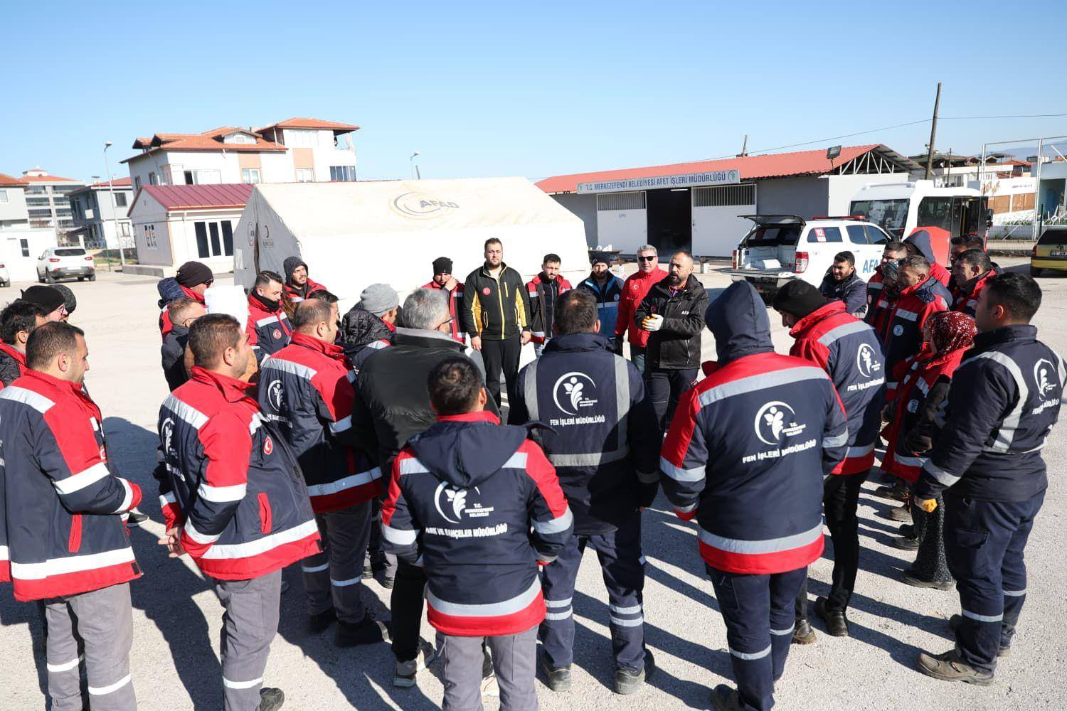 Merkezefendi̇ Beledi̇yesi̇ Personeli̇ne Afet Farkindalik Ve Çadir Kurma Eği̇ti̇mi̇ (2)