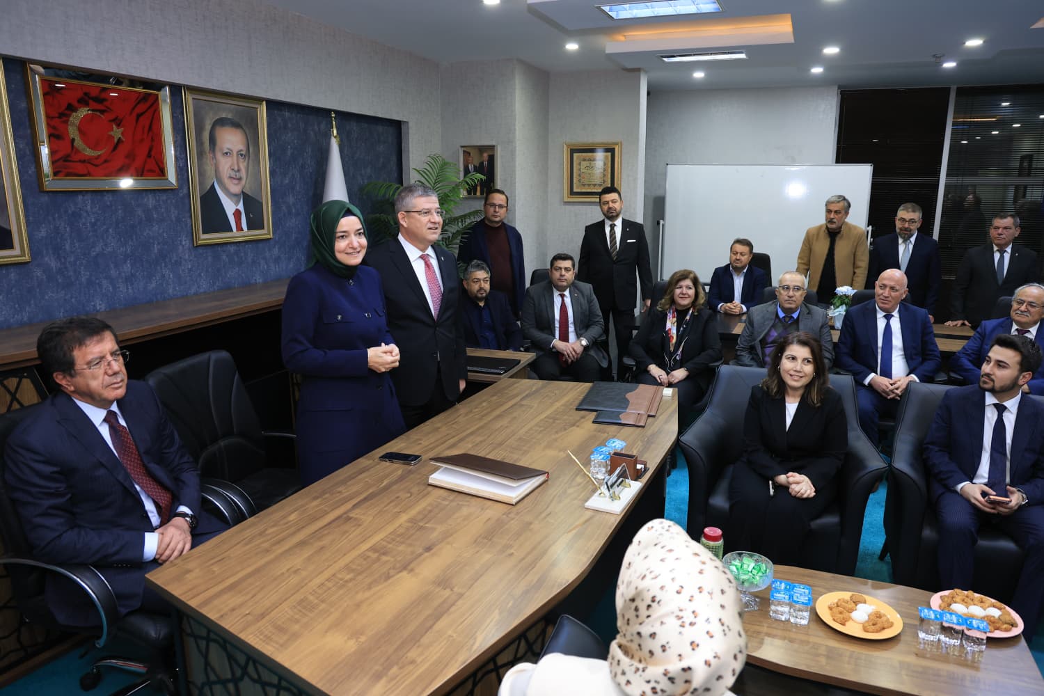 Arslan’dan Fatma Betül Sayan Kaya’ya Anlamli Hedi̇ye (2)