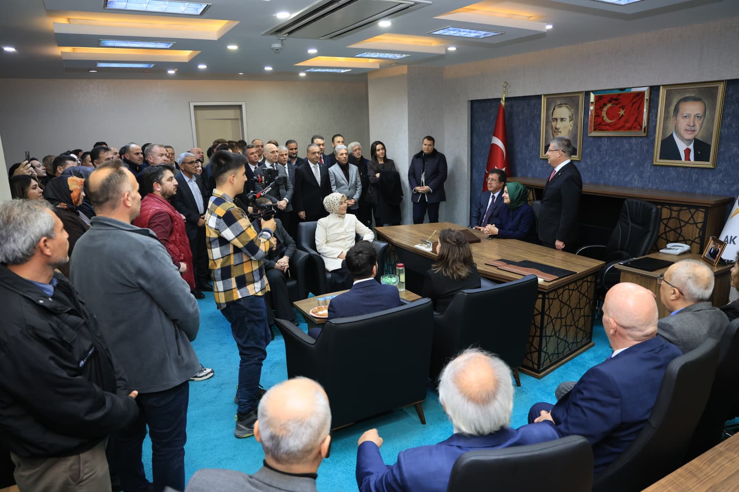 Arslan’dan Fatma Betül Sayan Kaya’ya Anlamli Hedi̇ye (3)