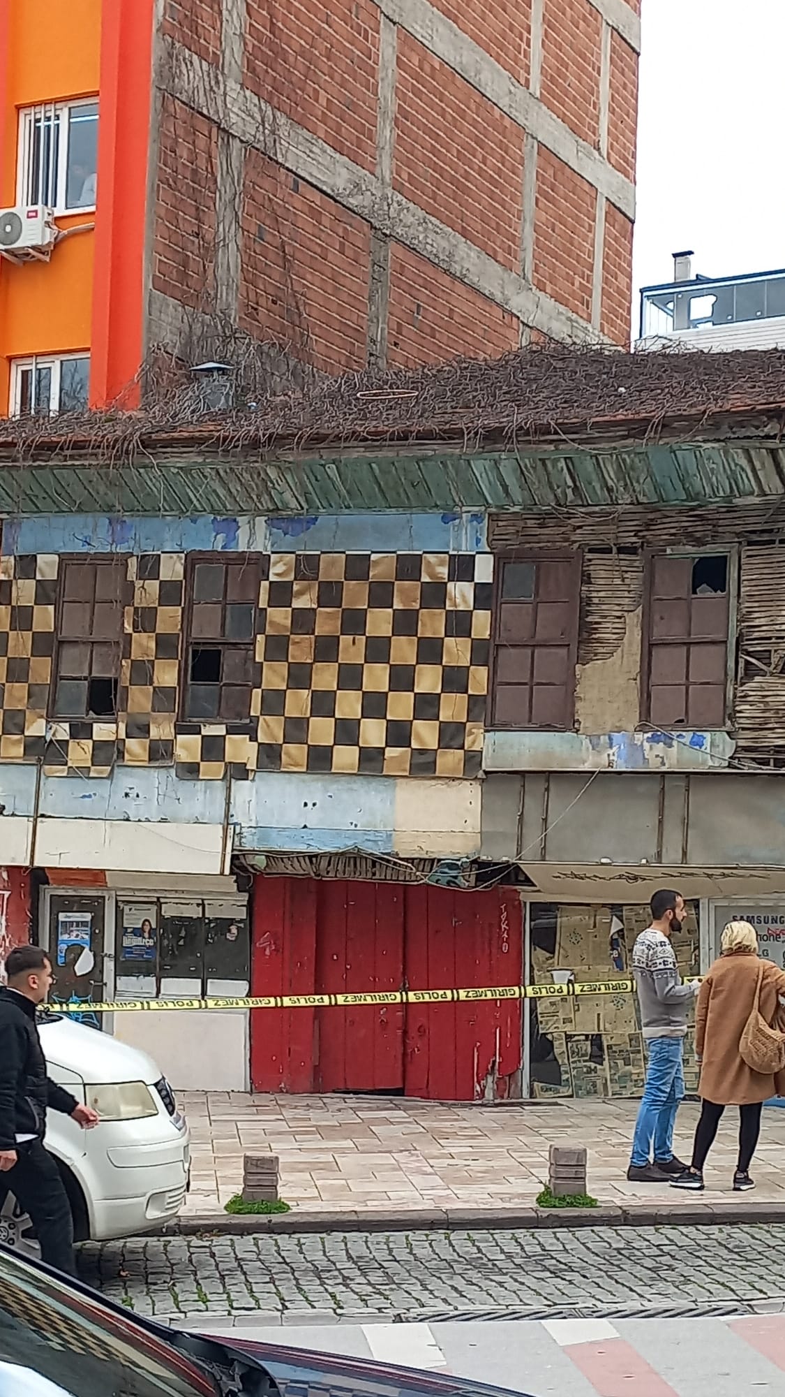 Çaybaşi’nda Yikildi Yikilacak Alarmi! (1)