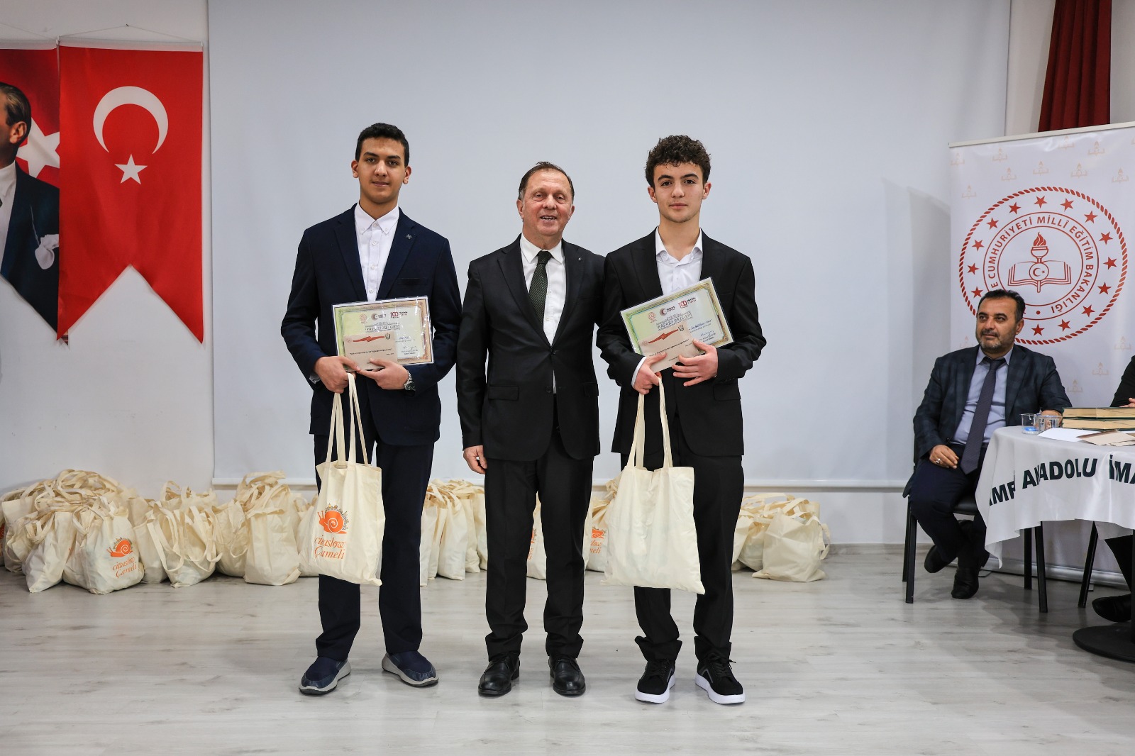 Genç Sada Kur’an I Keri̇m’i̇ Güzel Okuma Ve Hafizlik İl Fi̇nali̇ Çameli̇’de Yapildi (4)