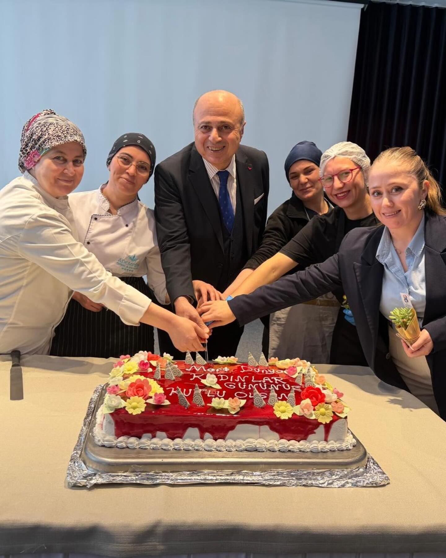 649220715 18566831647050742 3176705973973115733 N