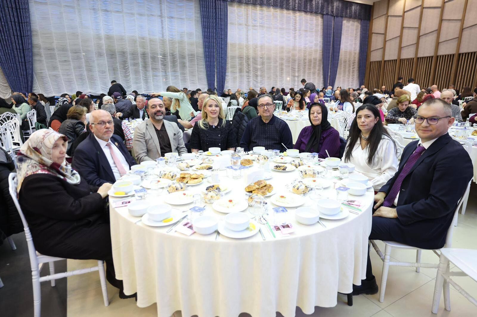 Başkan Doğan Gazi̇ Ve Şehi̇t Yakinlari İle İftarda Bi̇r Araya Geldi̇ (4)