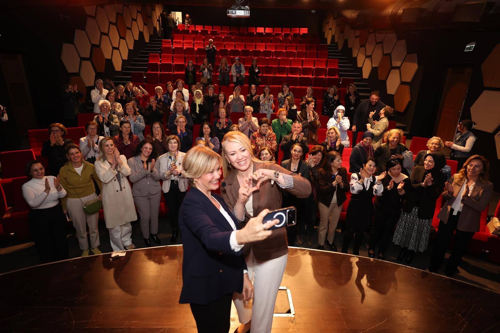 Merkezefendi̇’de 8 Mart’a Özel Anlamli Etki̇nli̇kler Düzenlendi̇ (2)