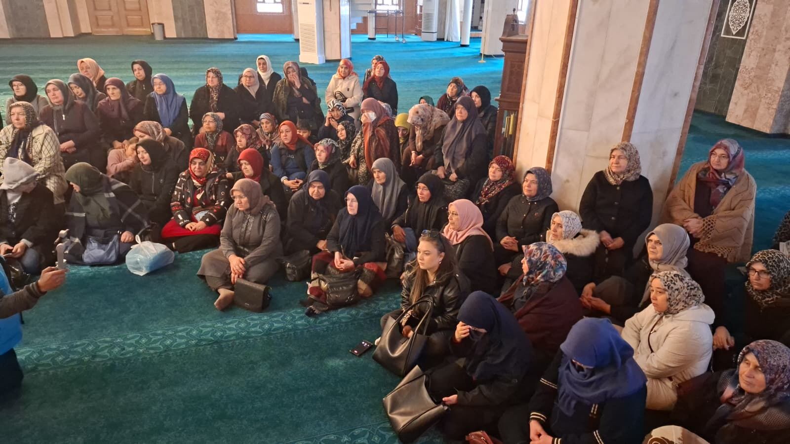 Name Turi̇zm’den Umre Yolcularina Bi̇lgi̇lendi̇rme Semi̇neri̇ (4)