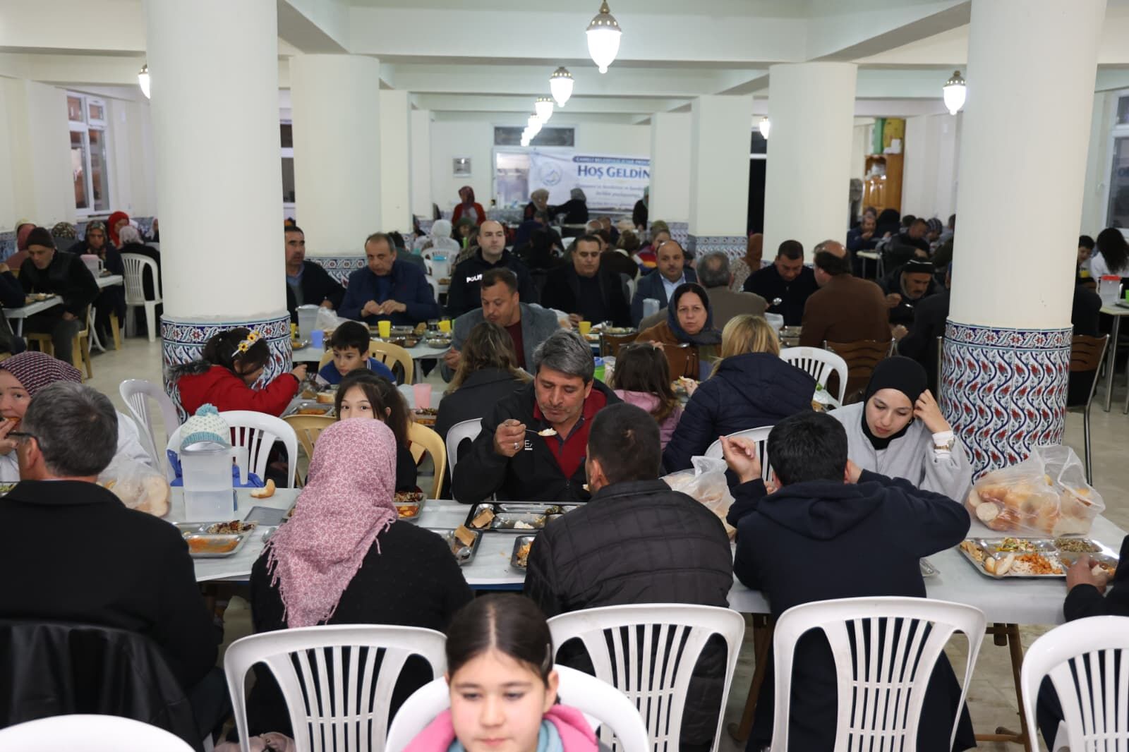 Sarikavak Mahallesi̇’nde Bi̇rli̇k Ve Beraberli̇k Sofrasi Kuruldu (1)