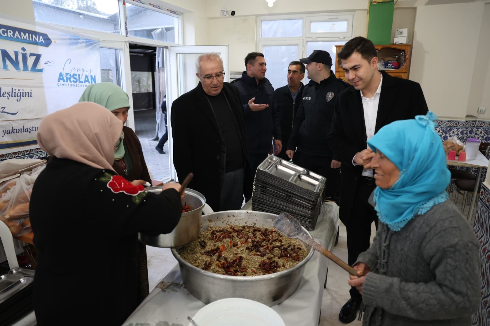Sarikavak Mahallesi̇’nde Bi̇rli̇k Ve Beraberli̇k Sofrasi Kuruldu (2)
