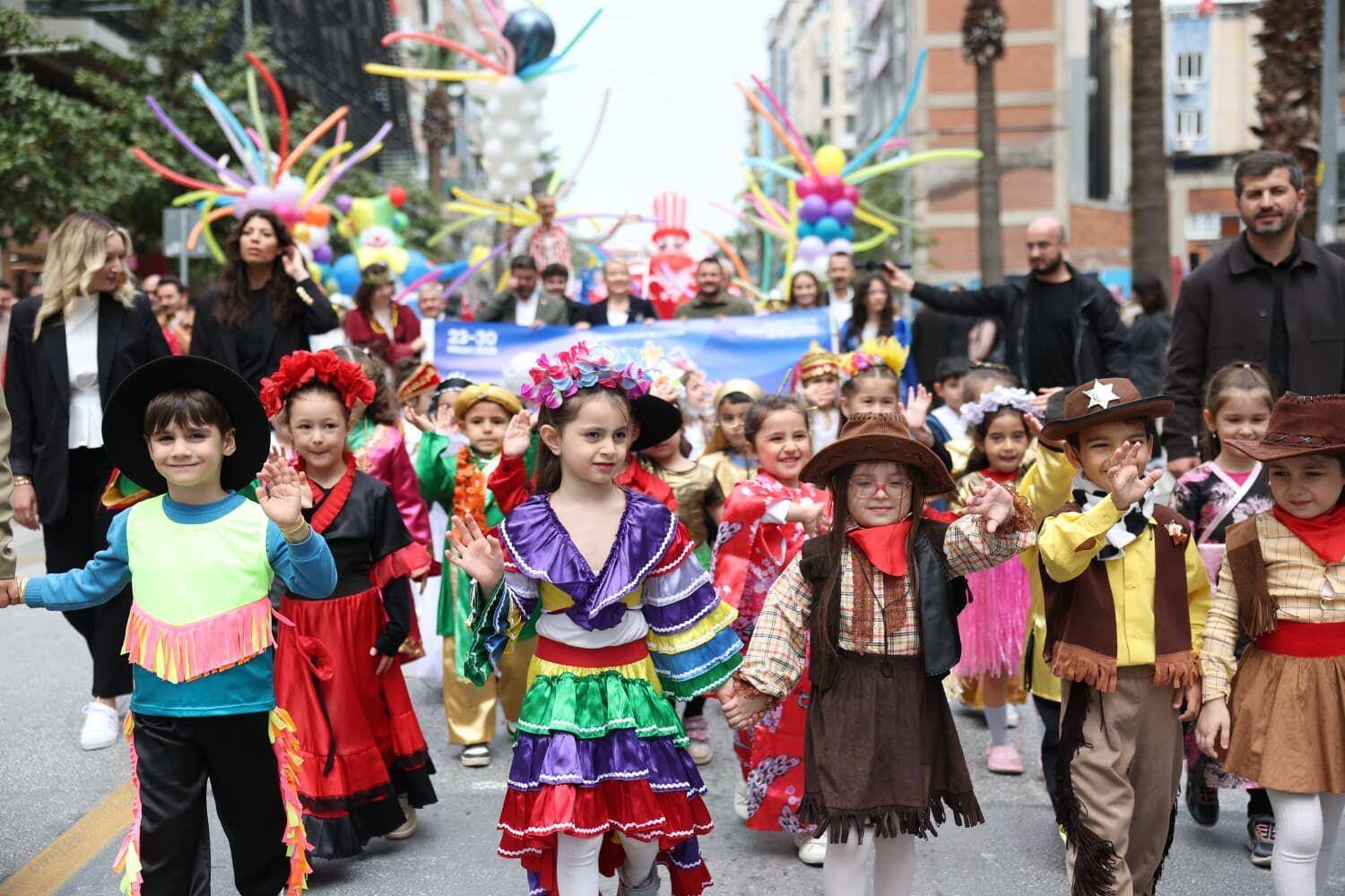 2. Uluslararasi Çocuk Ve Gençli̇k Ti̇yatrolari Festi̇vali̇ Başladi (13)