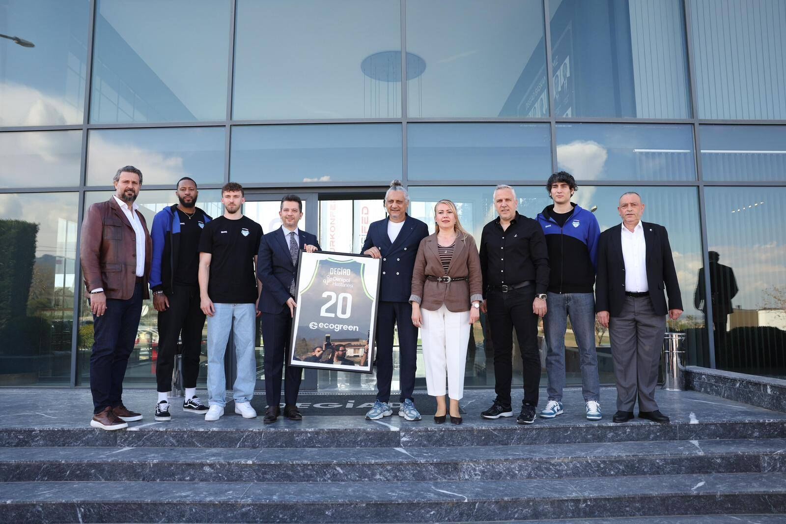 “Eği̇ti̇me Destek Maçi” Yarin Paü Arena’da Oynanacak (1)