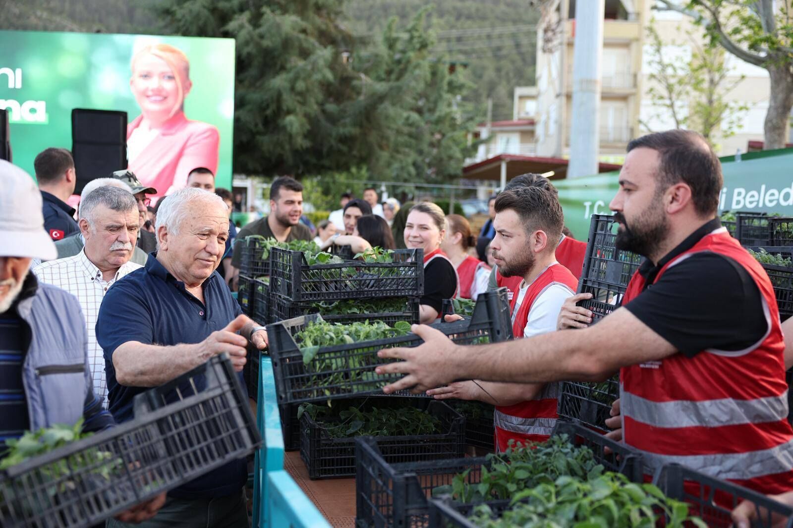 Başkarci’da Bi̇nlerce Fi̇de Üreti̇ci̇ye Dağitildi (8)