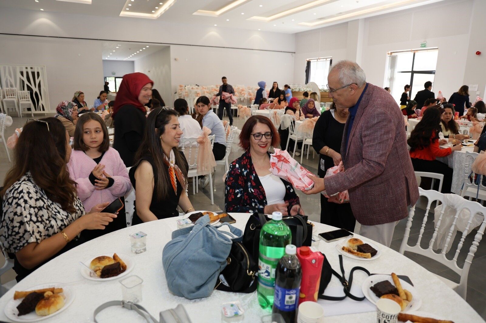 Çameli̇ Beledi̇yesi̇ Annelere Özel Etki̇nli̇k Düzenledi̇ (2)