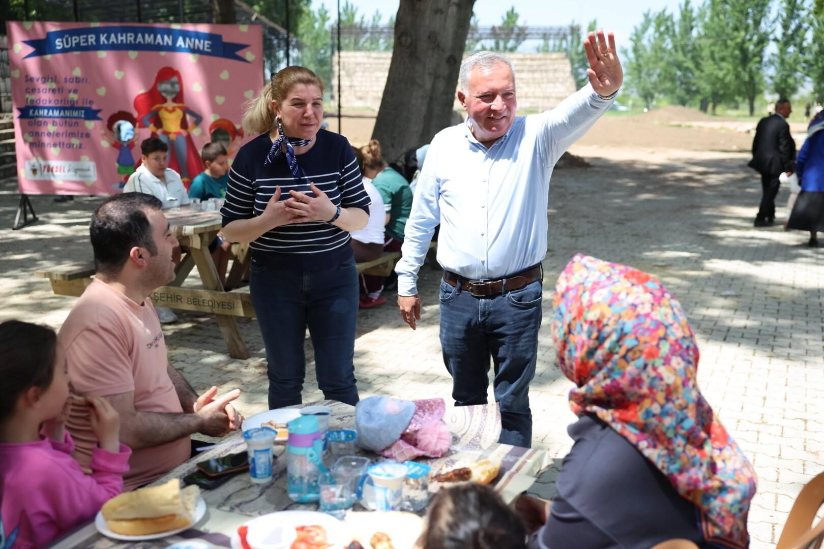Honaz Beledi̇yesi̇ Tarafindan Düzenlenen Anneler Günü Etki̇nli̇ği̇ne Yoğun Katilim (1)