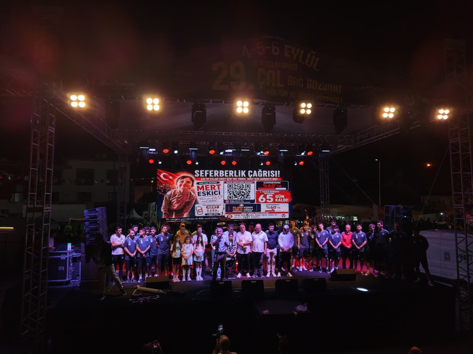 Çal’da Festi̇val Coşkusu Murat Keki̇lli̇ Konseri̇yle Zi̇rve Yapti (2)