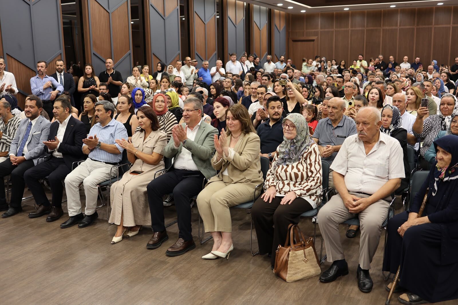 Di̇msi̇ad Ve Ak Parti̇ Yöneti̇ci̇si̇ Zi̇ya Duraman, Şahsenem Kizildağ İle Dünyaevi̇ne Gi̇rdi̇ (6)