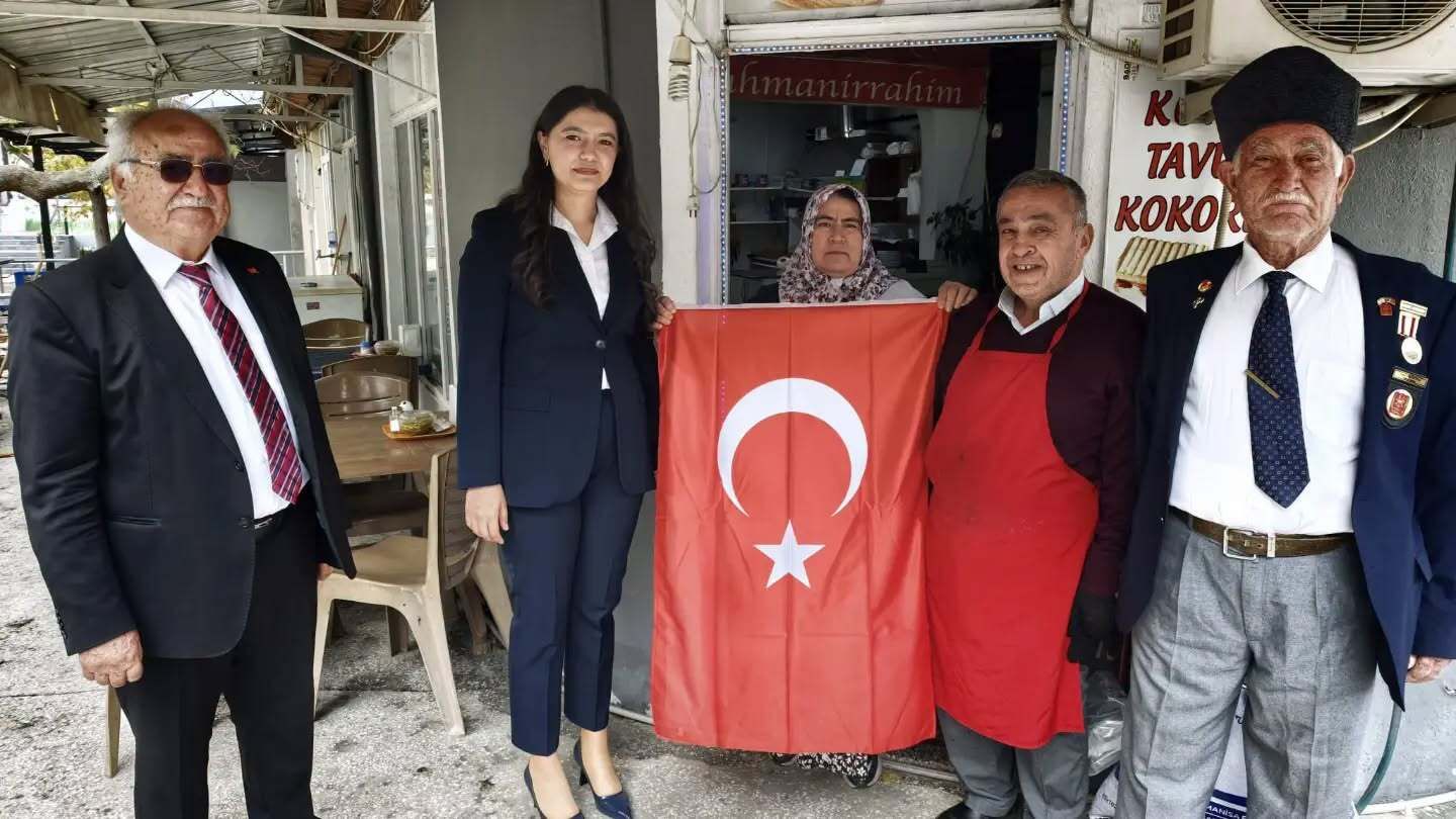 B A K L A N’ D A E S N A F A T Ü R K B A Y R A Ğ I D A Ğ I T I L D I 2