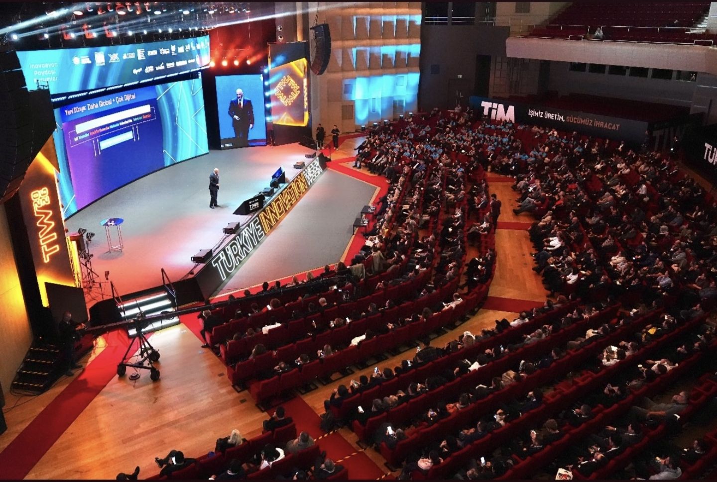 Pev Fen Li̇sesi̇ Öğrenci̇leri̇nden Türki̇ye İnovasyon Haftasi’nda Bi̇ri̇nci̇li̇k! (1)